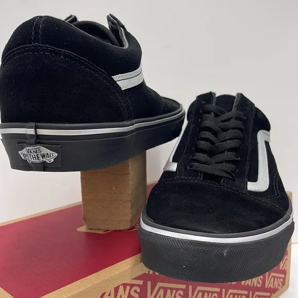 Vans Men’s Black and White Sneakers Old SkoolMetallic BlackVN000CT8BMA