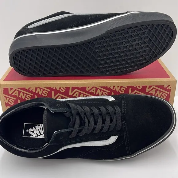 Vans Men’s Black and White Sneakers Old SkoolMetallic BlackVN000CT8BMA