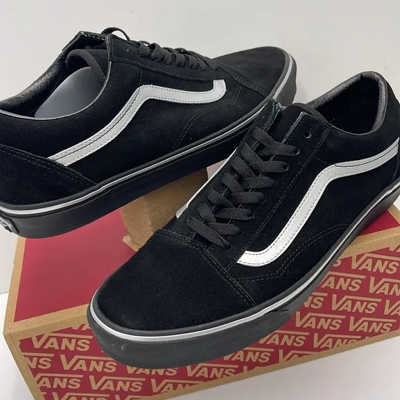Vans Men’s Black and White Sneakers Old SkoolMetallic BlackVN000CT8BMA