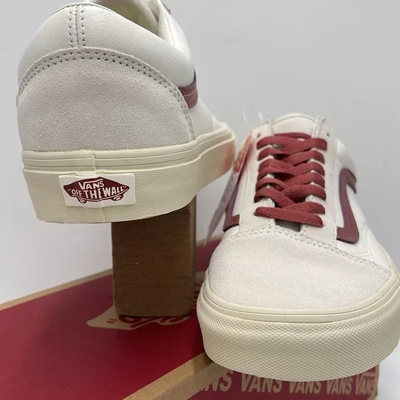 Vans Men’s White and Red Sneakers Old SkoolVintage Pop Marshmallow/VN0A4BW2R2S