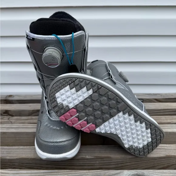 Vans Snowboarding Boots Women’s shoes