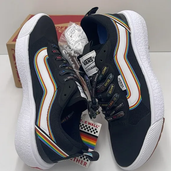 Vans WMNS Black Sneakers with Rainbow Stripes Ultrarange Exo(Pride) Black/True