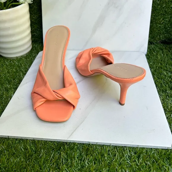 VERONICA BEARD Melli Apricot leather Sandal Size  6 women