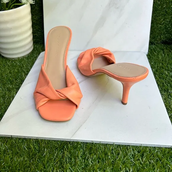 VERONICA BEARD Melli Apricot leather Sandal Size  6 women