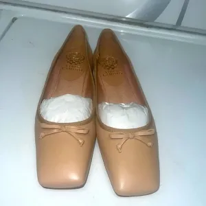 Vince Camuto brand new nude flats