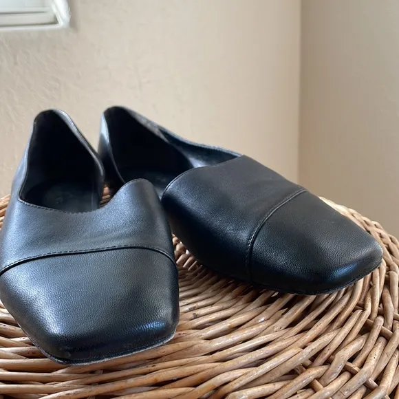Vince minimalist beautiful black leather square toe flats
