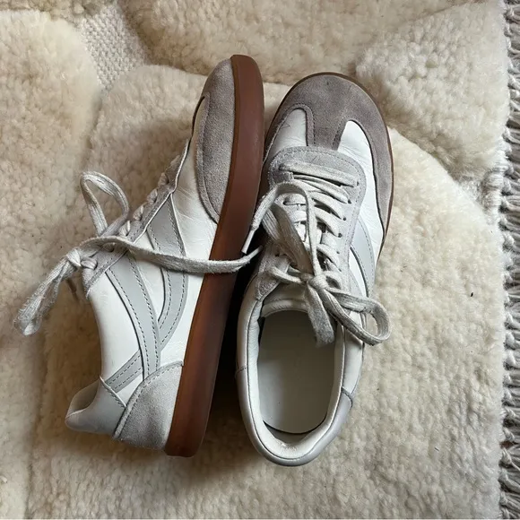 Vince Sneakers size 8