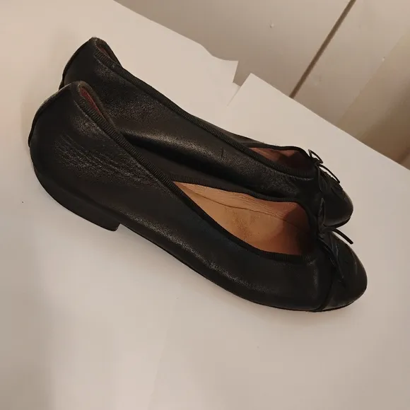 Vintage Chanel Ballet Flats Iconic Cap Toe Leather 37.5 Fair