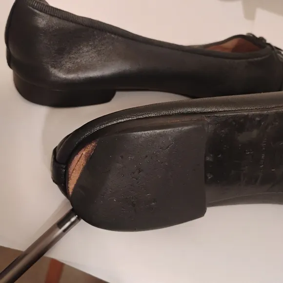 Vintage Chanel Ballet Flats Iconic Cap Toe Leather 37.5 Fair