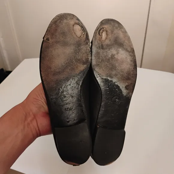Vintage Chanel Ballet Flats Iconic Cap Toe Leather 37.5 Fair