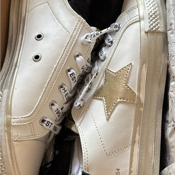 Vintage Havana Alive White Sneakers with Branded Laces