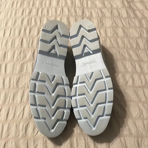 Vionic &quot;Kensley Loafer size 10 💕💕