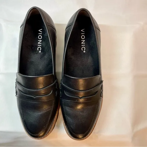 Vionic Cheryl II Lug Sole Women's Loafers - black nappa leather - size 6.5 Wide