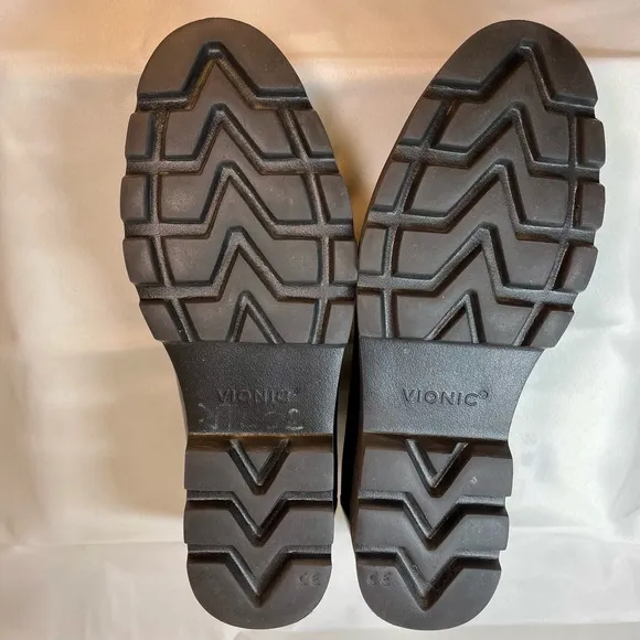 Vionic Cheryl II Lug Sole Women's Loafers - black nappa leather - size 6.5 Wide