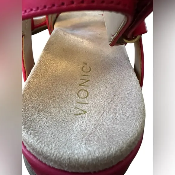 Vionic Cypress Sandals Size 7 Pink New without box