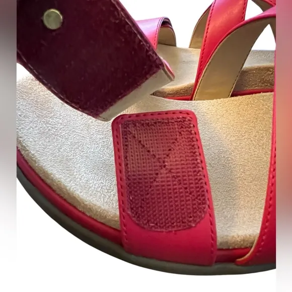 Vionic Cypress Sandals Size 7 Pink New without box