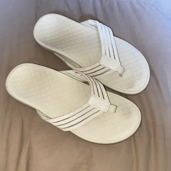 Vionic Fallyn Women's Toe Post Supportive Sandal NEW SZ 7M