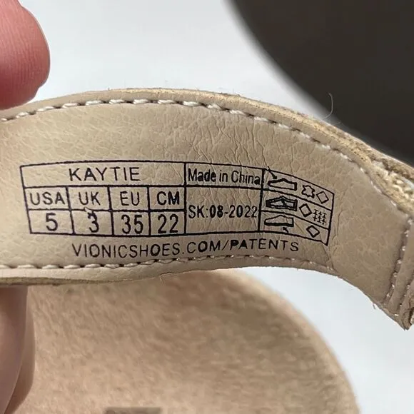 Vionic Kaytie Suede Wedge Sandals Semolina Beige Buckle Strap Women's US 5 NWB