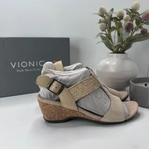 Vionic Kaytie Suede Wedge Sandals Semolina Beige Buckle Strap Women's US 5 NWB