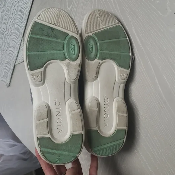 Vionic Leo casual sneakers
