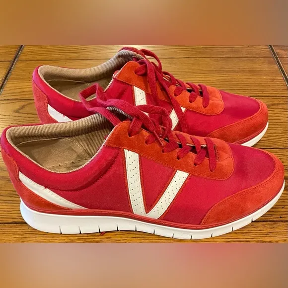 VIONIC Men’s Ansel sneakers, cherry, size 11.5/44.5