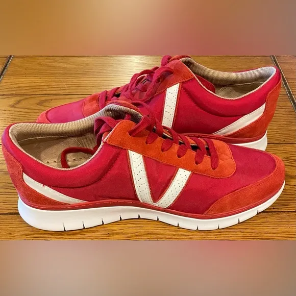 VIONIC Men’s Ansel sneakers, cherry, size 11.5/44.5