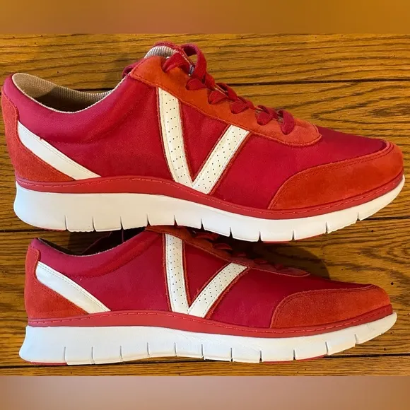 VIONIC Men’s Ansel sneakers, cherry, size 11.5/44.5
