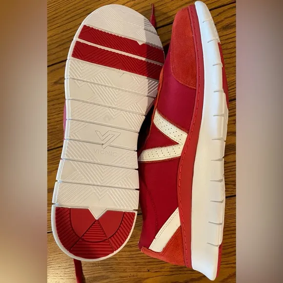 VIONIC Men’s Ansel sneakers, cherry, size 11.5/44.5