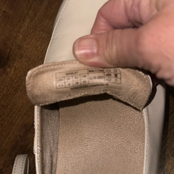 Vionic NWOT Kensley Crinkle cream patent leather loafers, 8.5