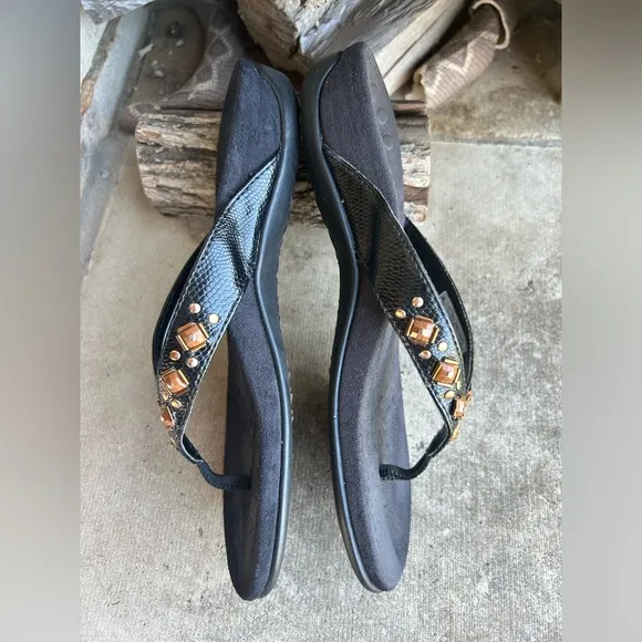 VIONIC Rest Floriana Black toe post Sandals w/Eye-Catching Beaded Design Sz-6. N