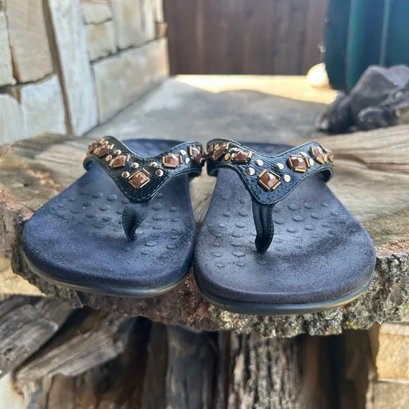 VIONIC Rest Floriana Black toe post Sandals w/Eye-Catching Beaded Design Sz-6. N