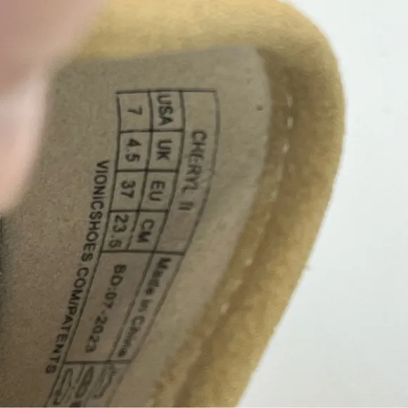 Vionic Tan Loafers Suede Leather Cheryl II Loafer Womens 7 Saddle strap Lug Sole