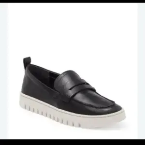 Vionic UPTOWN LOAFER in Black Leather size 9.5