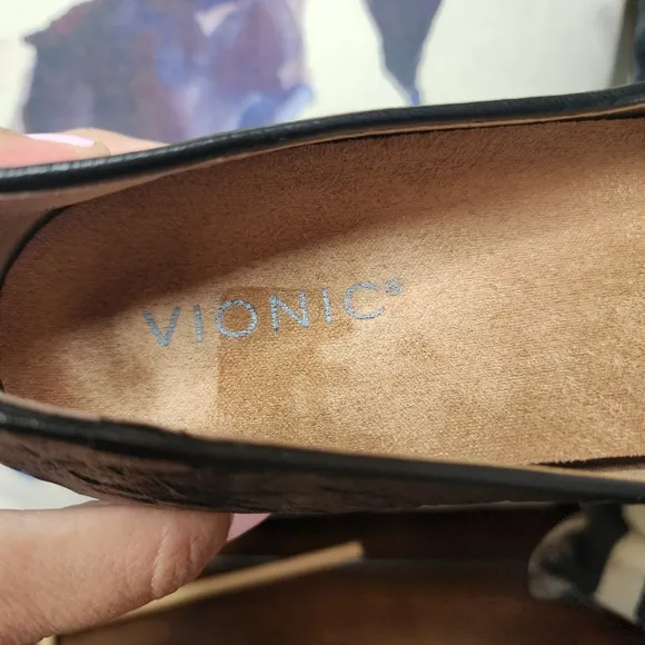 Vionic Willa II Loafer | Black Crinkle Leather | Size 10 | NWOT