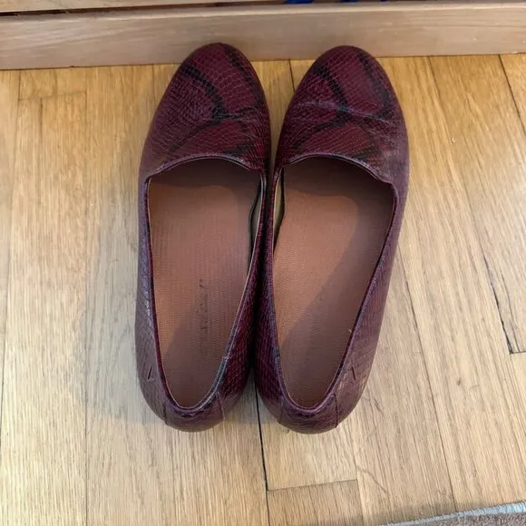 Vionic Womens 9.5 Burgundy Snake Print Loafers Comfortable Stylish Slip-On Shoes