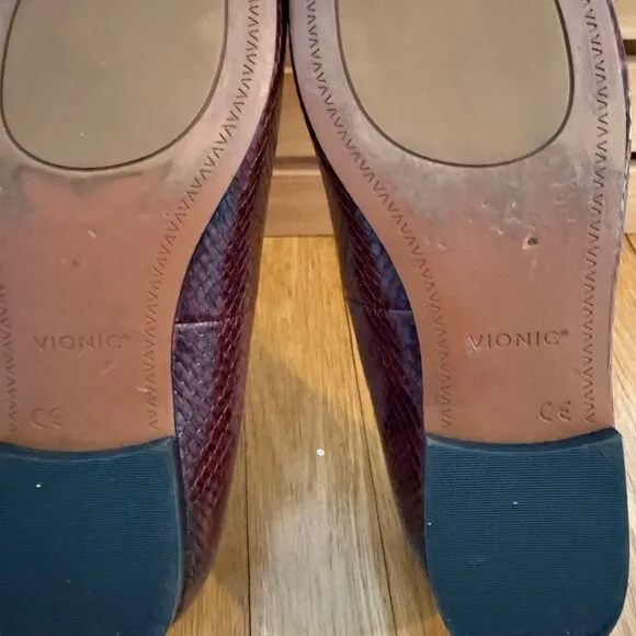 Vionic Womens 9.5 Burgundy Snake Print Loafers Comfortable Stylish Slip-On Shoes