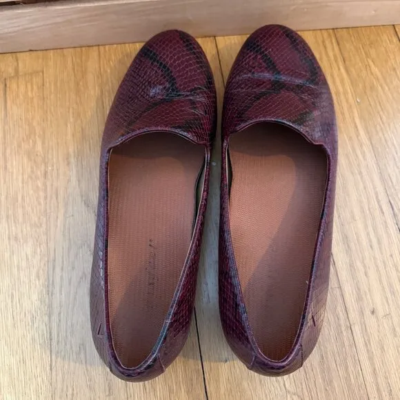 Vionic Womens 9.5 Burgundy Snake Print Loafers Comfortable Stylish Slip-On Shoes