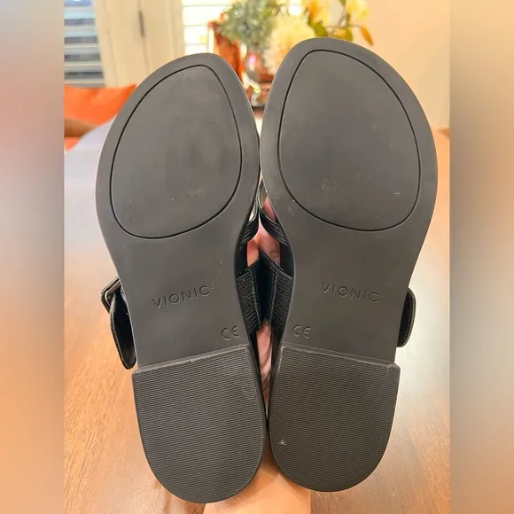Vionic Women's Citrine Julep Vio-Motion Adjustable Footbed Sandals. Size 7.