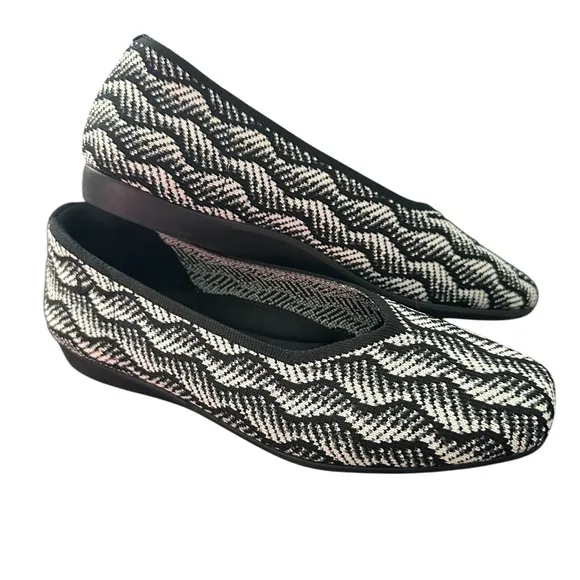 Vivaia Lightweight Square-Toe V-Cut Flats (Margot Walker) 8