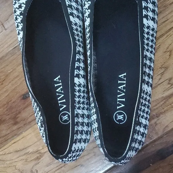 Vivaia Margot 2.0 houndstooth square toe flats