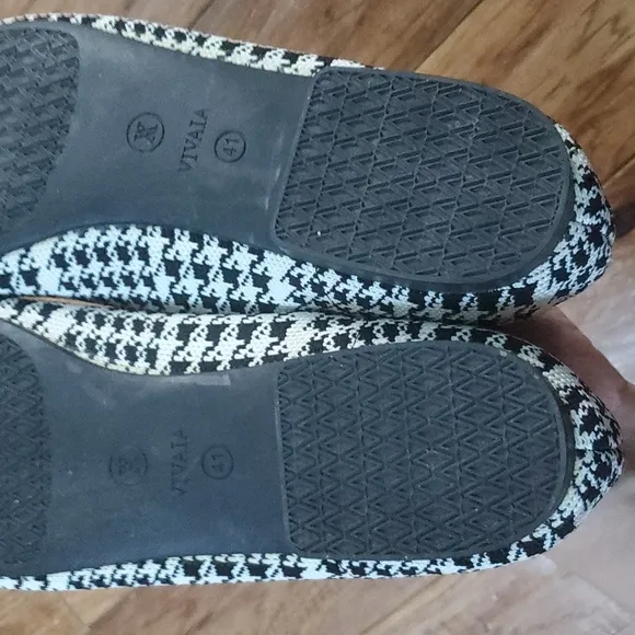Vivaia Margot 2.0 houndstooth square toe flats