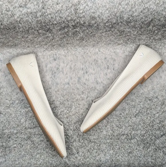 Vivaia Margot 2.0 Square-Toe V-Cut Flats Cream Ivory Women's 10