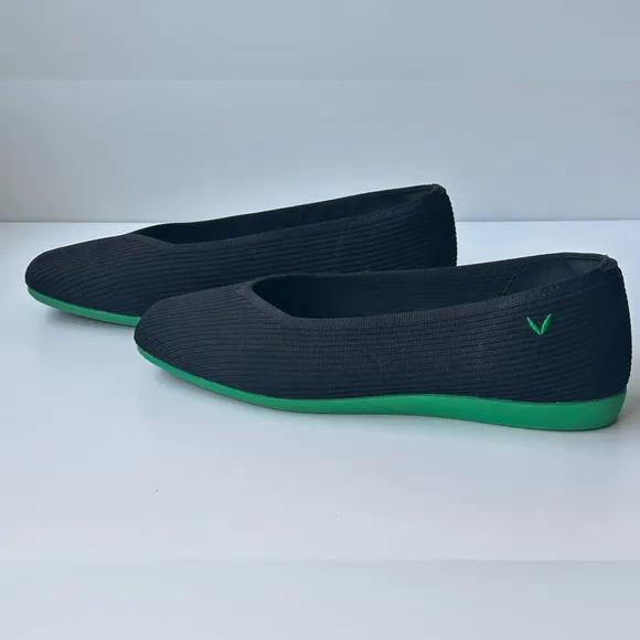 Vivaia Margot Walker Lightweight Square Toe Flats EU40 US7-7.5