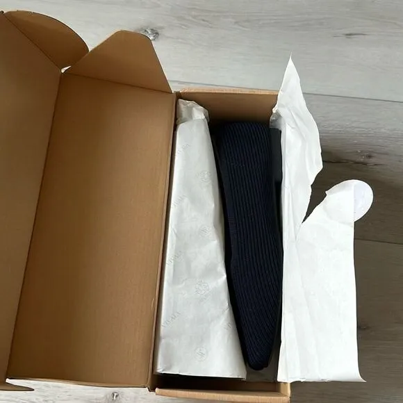 VIVAIA Square-Toe V-Cut Flats (Margot 2.0) Navy new in box