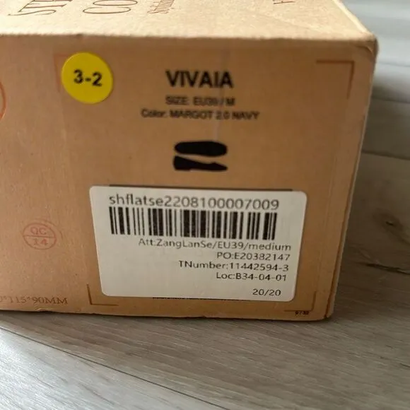 VIVAIA Square-Toe V-Cut Flats (Margot 2.0) Navy new in box