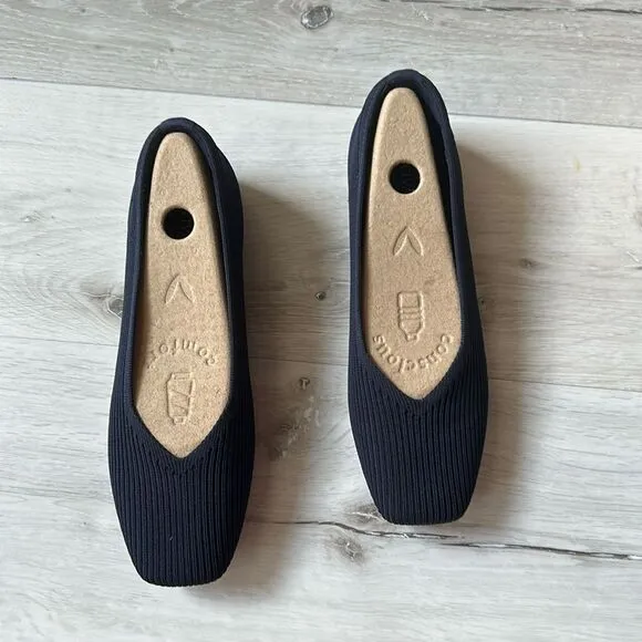 VIVAIA Square-Toe V-Cut Flats (Margot 2.0) Navy new in box