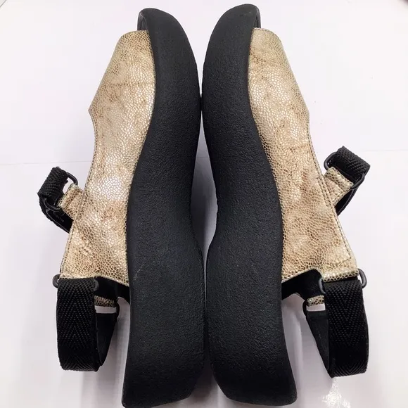 {WOLKY} Jewel Beige Caviar Sandals