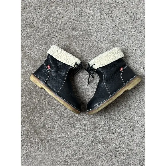 Women Boots Duckfeet Arhus Shearling Lined Crepe Sole Black, Size 40, US 9.5