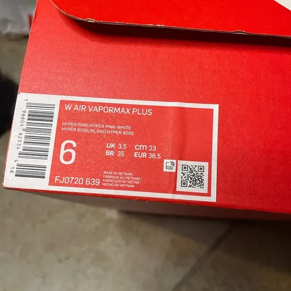Women Nike Vapormax Plus Sneakers