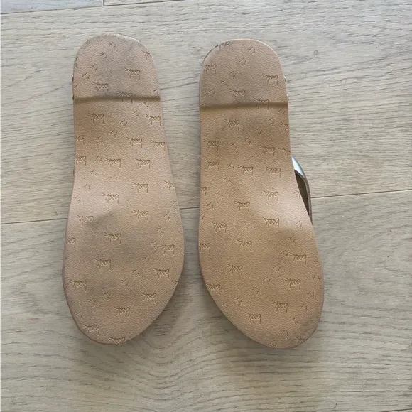 Women's BEEK BRONZE NATURAL SEABIRD SANDAL by VITAMIN A size 9